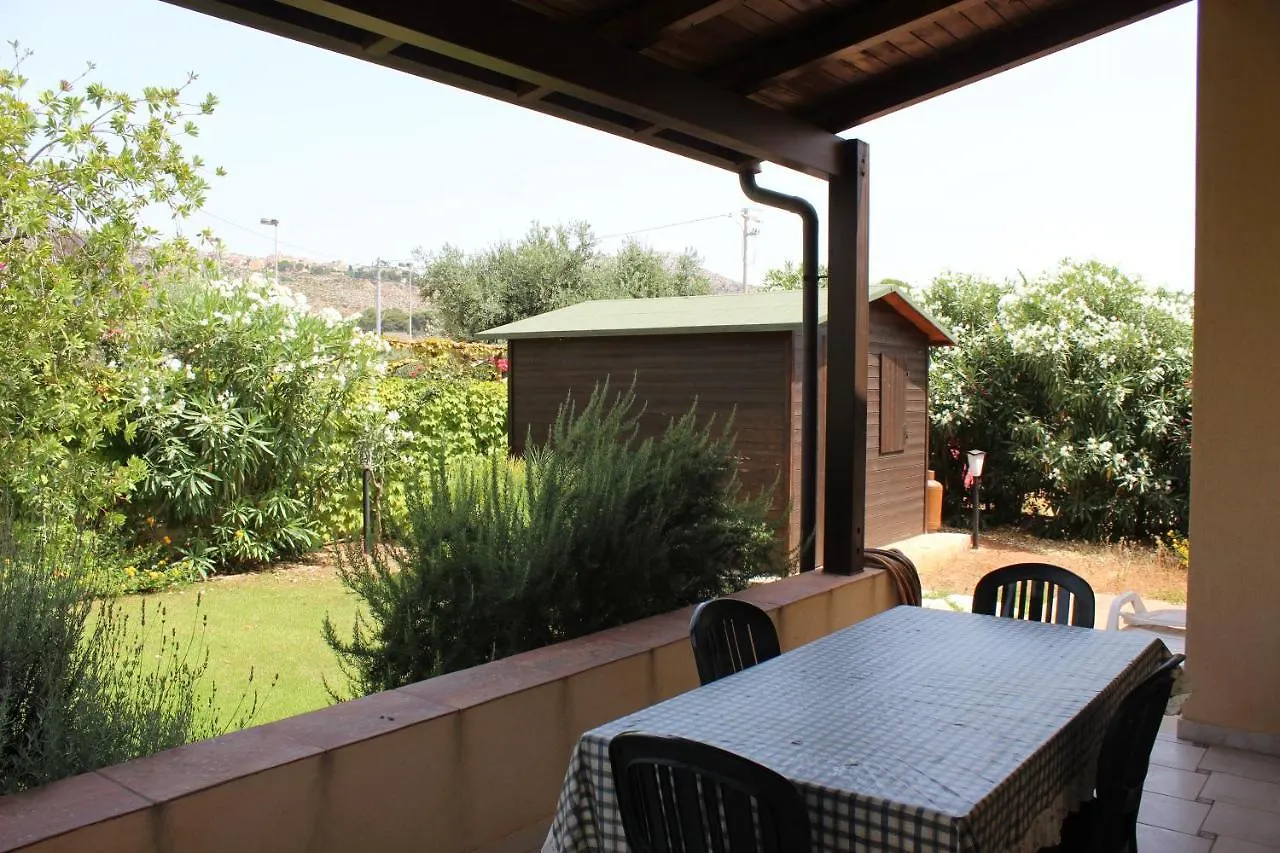 Vakantiehuis Casa Vacanze Libeccio - Villetta Con Giardino E Piscina Condominiale Custonaci